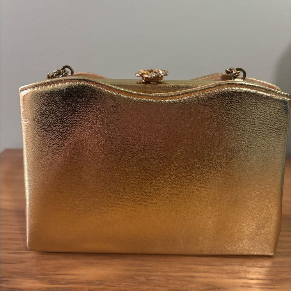 Harry Levine vintage metallic gold clam shell evening bag with a chain strap - Picture 4 of 11